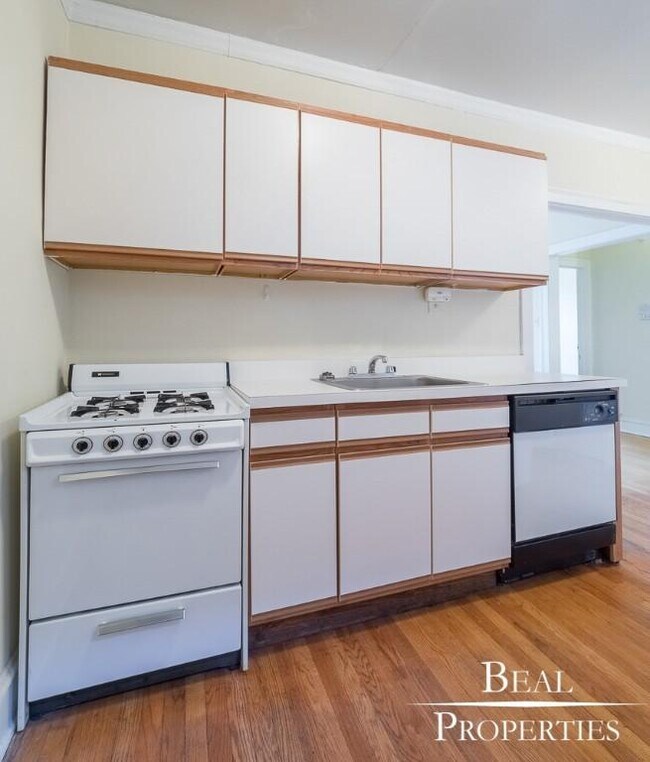 Building Photo - 1 bedroom in CHICAGO IL 60613