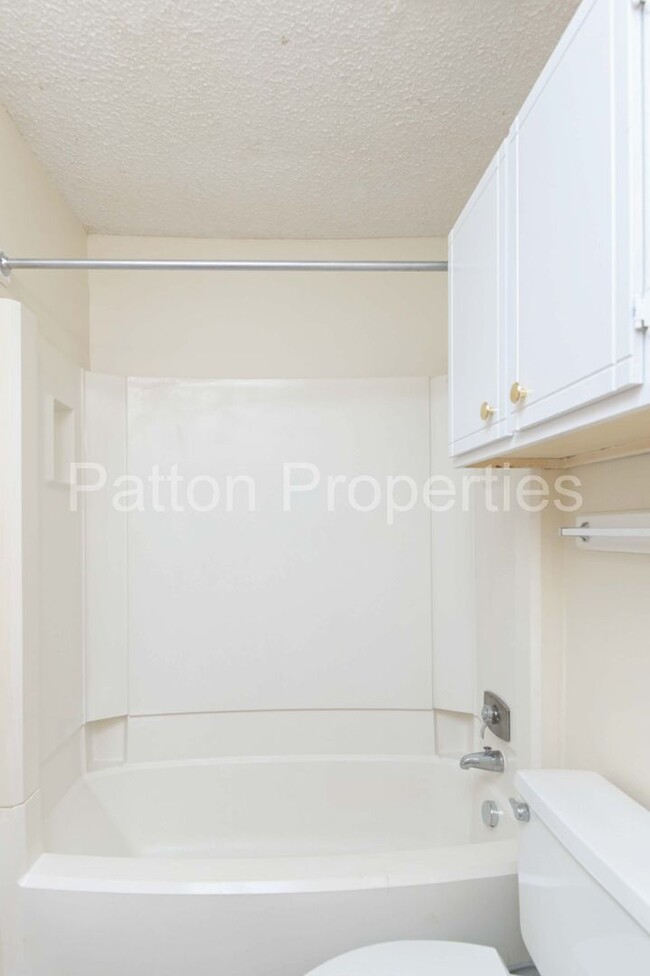 Building Photo - Point Arcadia Townhome