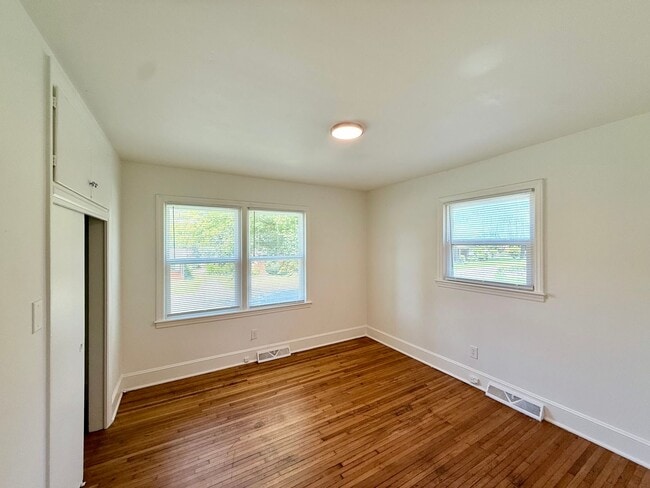 Building Photo - 3715 Fieldcrest Rd