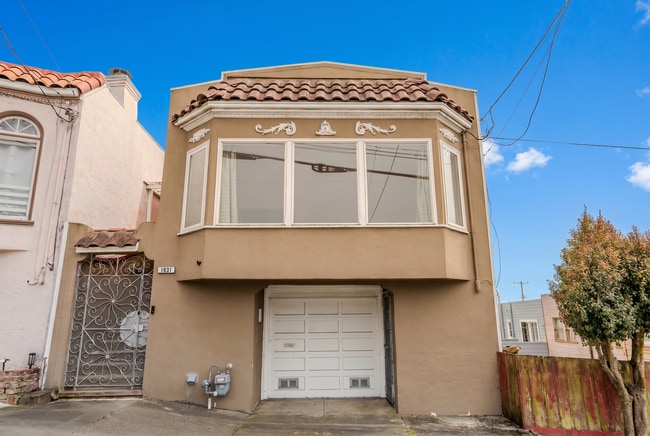 Building Photo - Spacious 2 Bedroom Home Near Stonestown