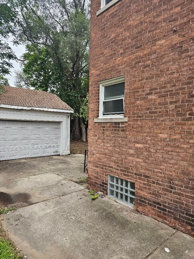 Building Photo - 17376 Kentucky St