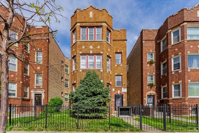 Primary Photo - 1121 N Leclaire Ave