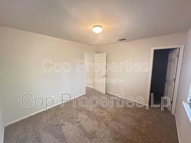 Building Photo - 307 Lucille