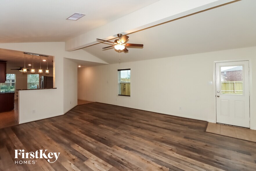 Building Photo - 2301 Starboard Sail