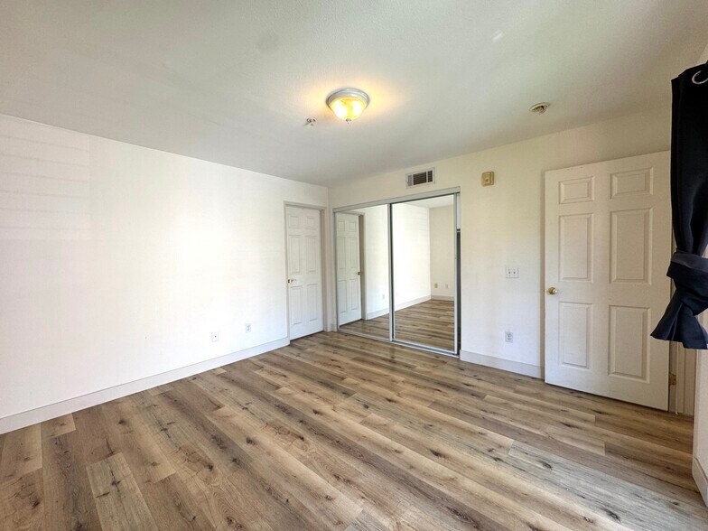 Building Photo - 456 Shatto Pl