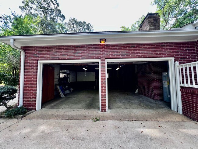 Building Photo - STUNNING home with fully finished BASEMENT!!!