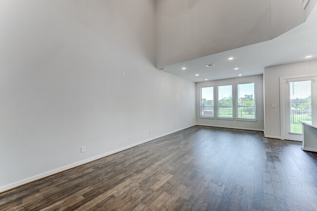 Building Photo - 6570 Scarlet Pond Ln