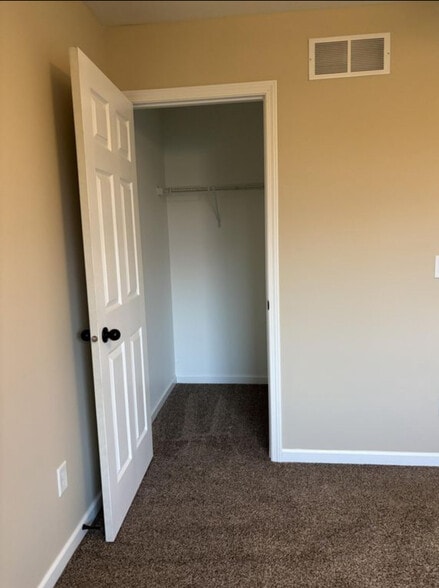 Building Photo - 423 E Cheyenne St