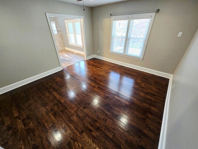 Building Photo - Charming Brick Home for Rent in Burlington