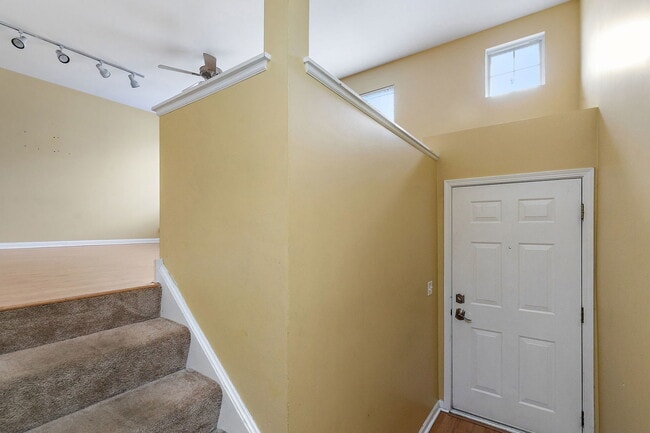 Building Photo - 253 Evergreen Cir