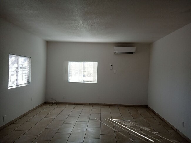 Building Photo - Sweet 1 bedroom 1 bath in 29 Palms