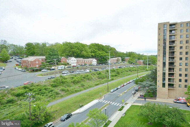 Building Photo - 4600 S Four Mile Run Dr