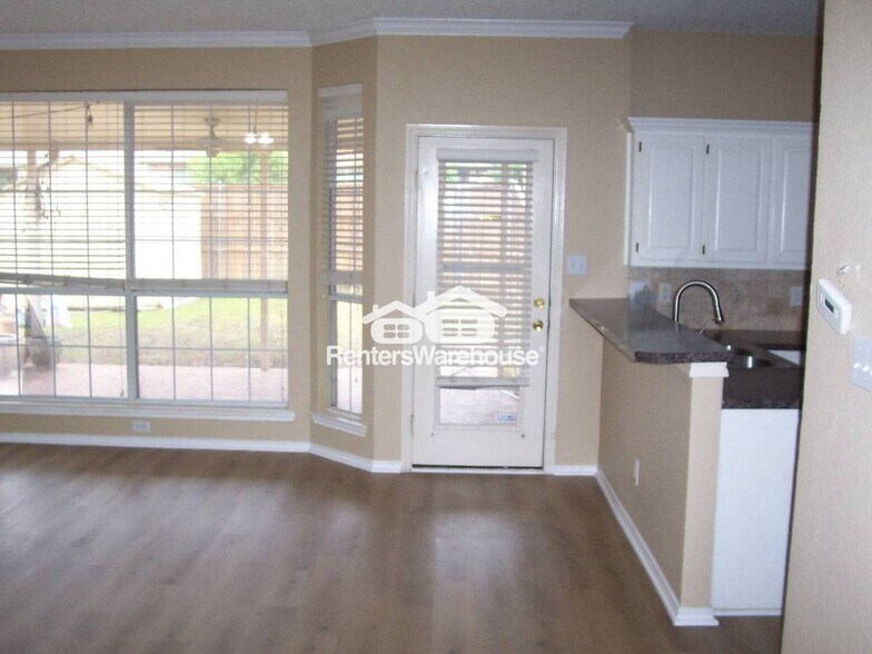 Building Photo - 1006 Cassion Dr