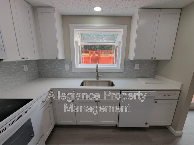 Building Photo - 7598 Springfield Hills Dr