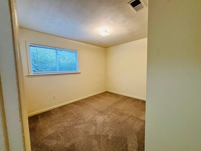 Building Photo - 403 Berryfield Ln