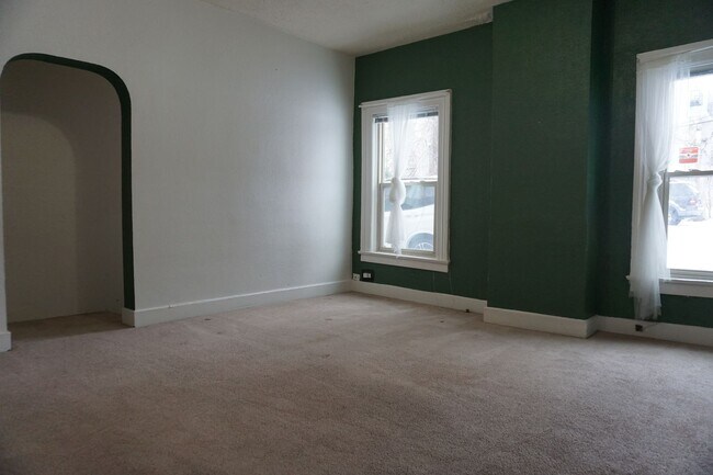 Building Photo - 635 E 100 S