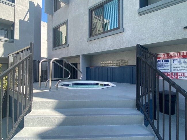 Building Photo - PRIME HOLLYWOOD CONDO!!! 2 Bed/2 Bath LUXURY LIVING!