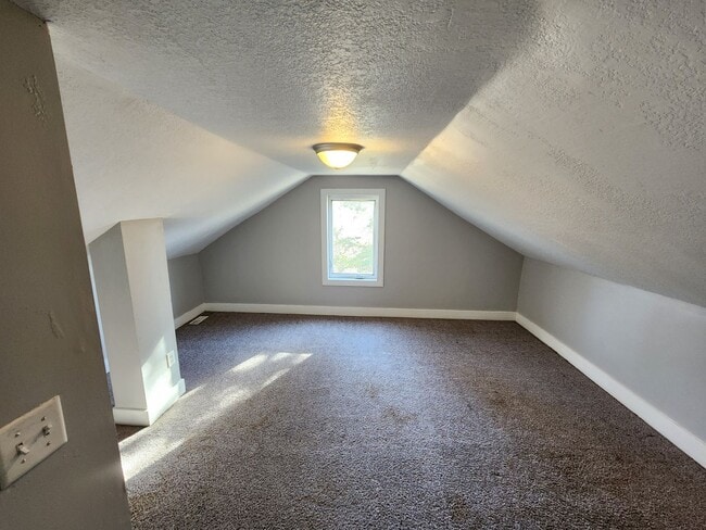 Building Photo - 2 Bedroom 2Bathroom House