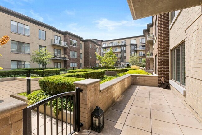 Building Photo - 250 Henley Pl