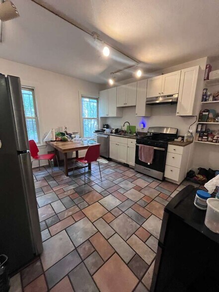 Building Photo - 731 Parker St