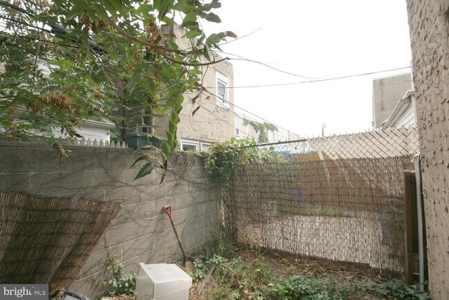 Building Photo - 2343 E Huntingdon St