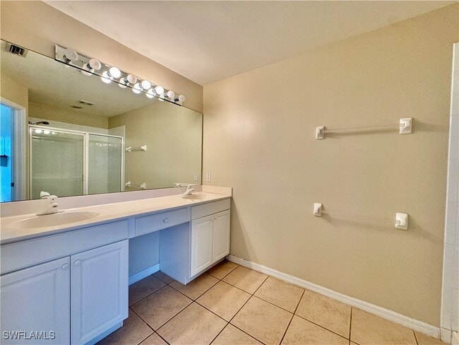 Building Photo - 860 Hampton Cir