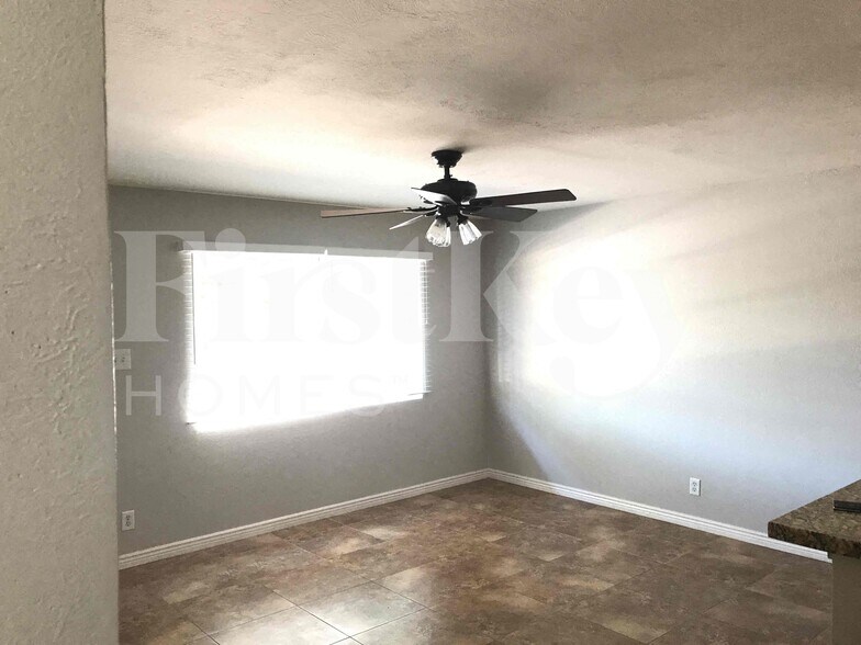 Building Photo - 2308 W Orchid Ln