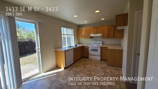 Building Photo - 1413 SE M St