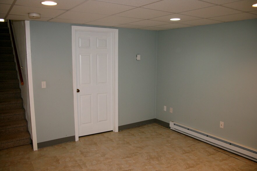 extra finished room basement - 90 Hope Ave