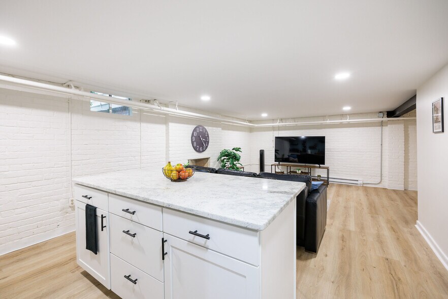 Building Photo - 7218 Monument Ave