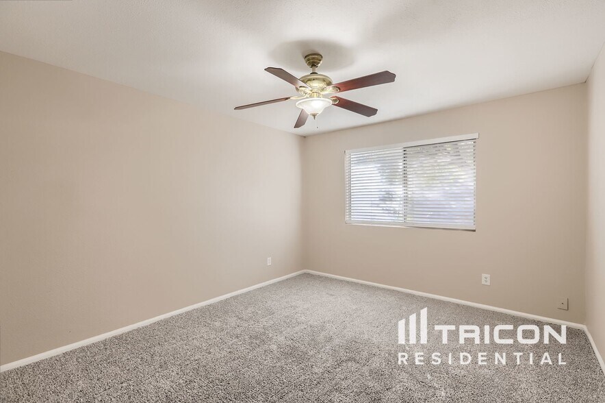 Building Photo - 850 W Lobo Ave