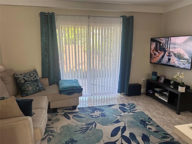 Building Photo - 3900 SW 52nd Ave