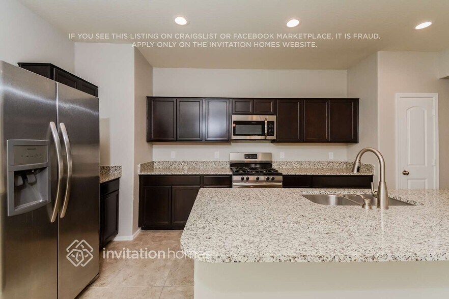 Building Photo - 31040 W Whitton Ave