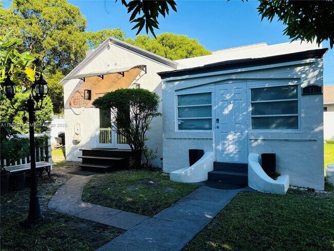 Building Photo - 1717 Buchanan St