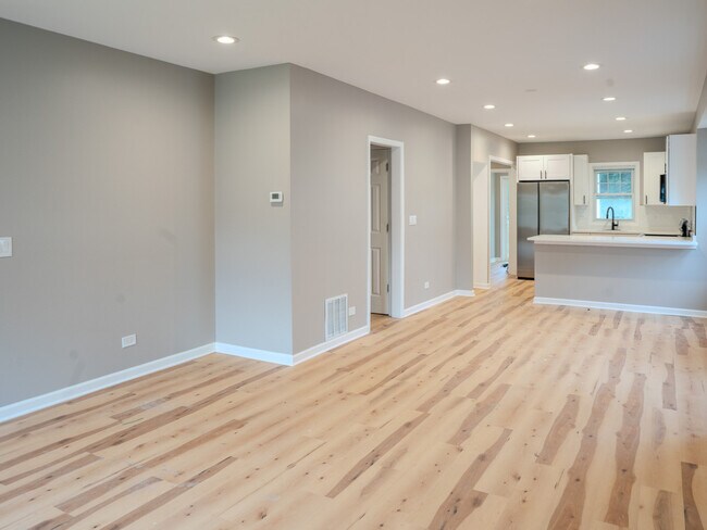 Building Photo - 523 S Monterey Ave