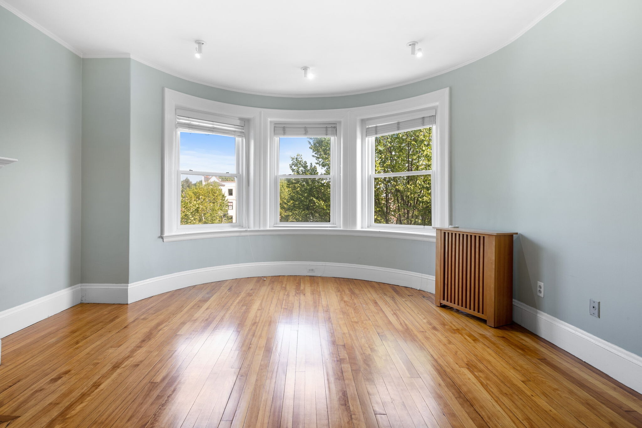 Building Photo - 1011 Beacon St