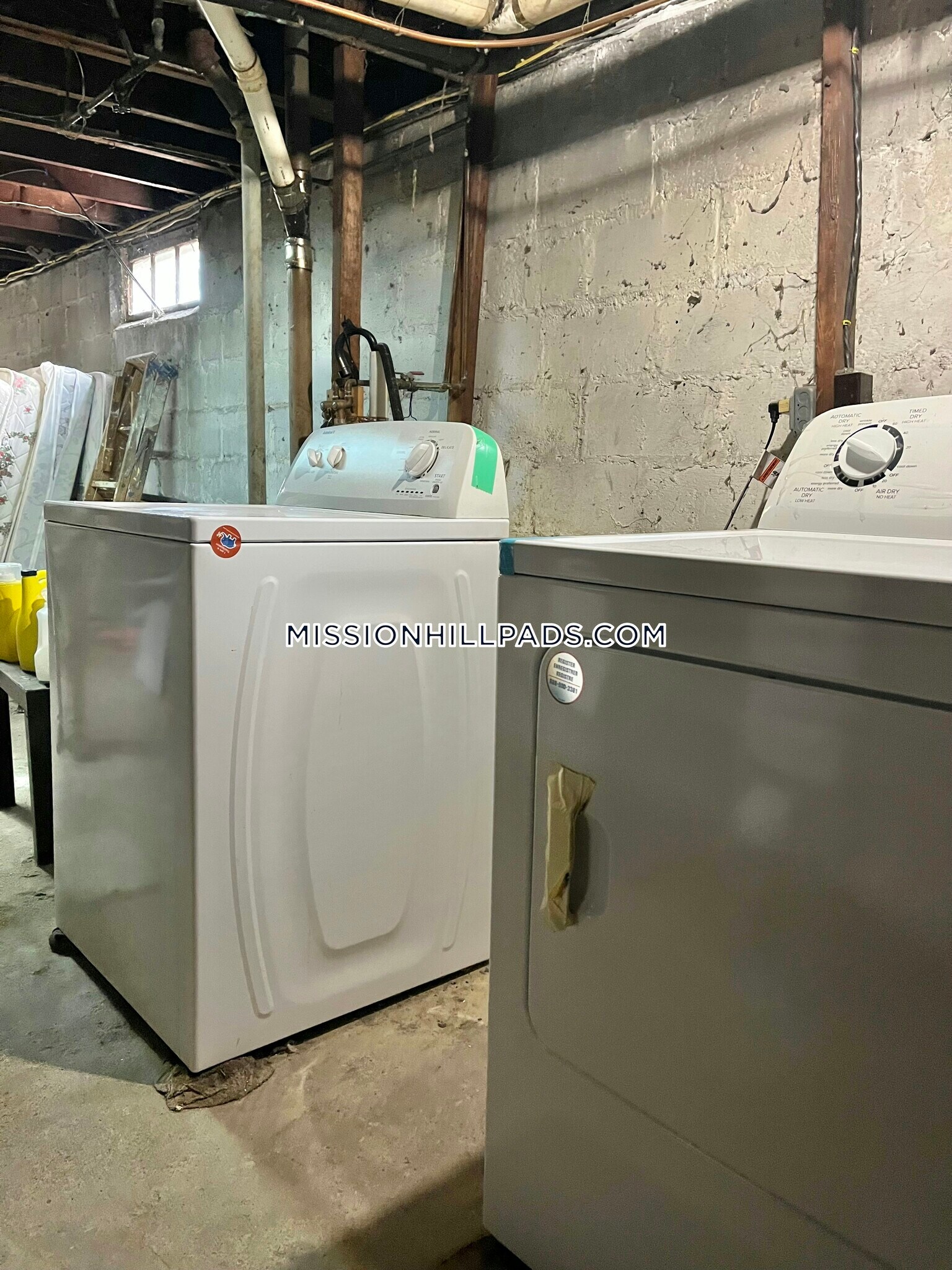 Building Photo - 2 Mission St