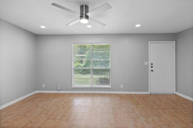 Building Photo - 2712 St Edwards Cir