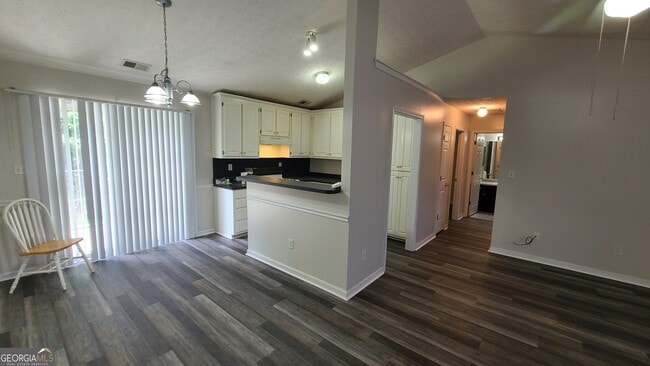 Building Photo - 601 Connors Path