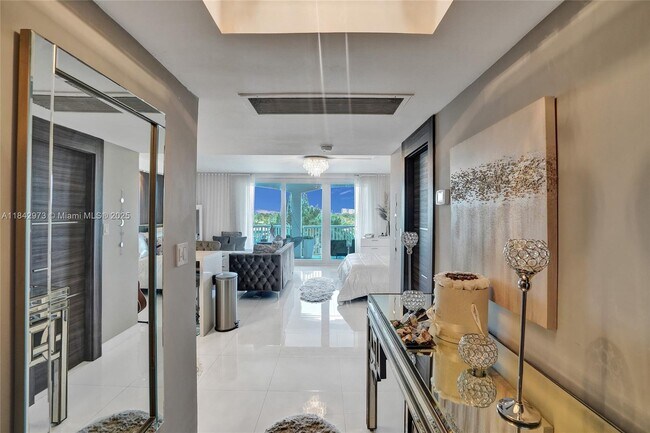 Building Photo - 5401 Collins Ave