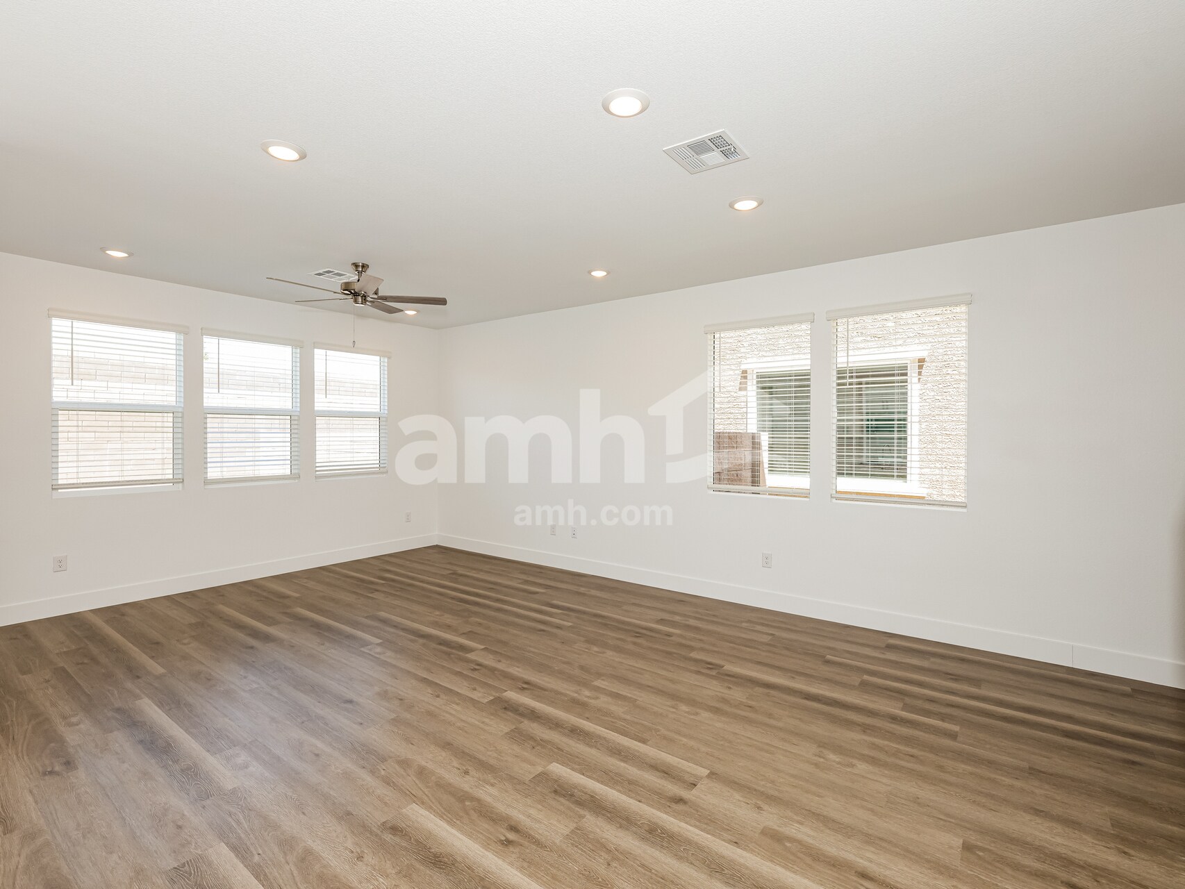 Building Photo - 8738 N Begonia Ct