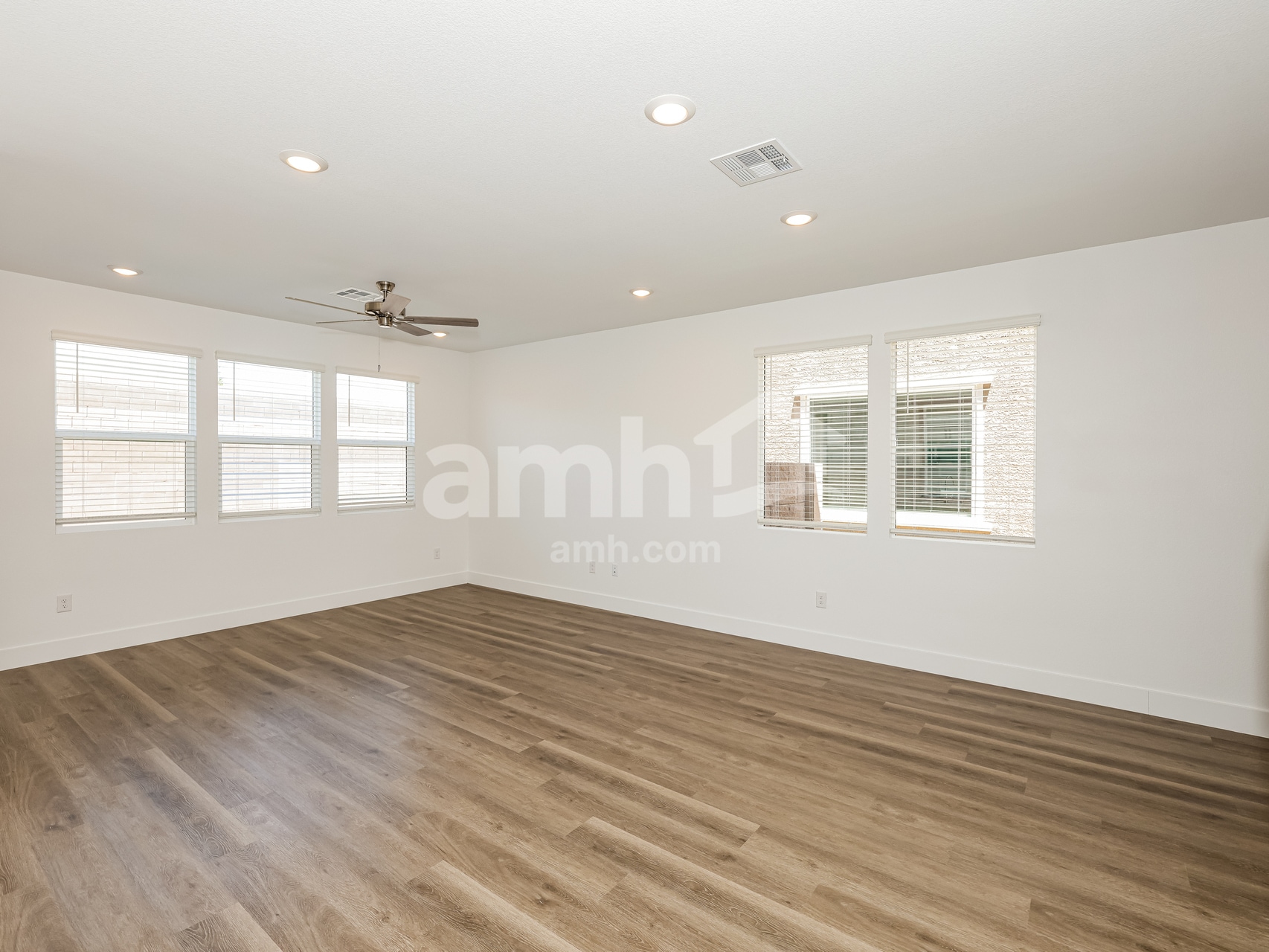 Building Photo - 8750 N Begonia Ct