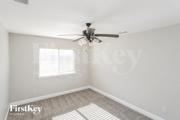Building Photo - 528 Sagebrush Ln