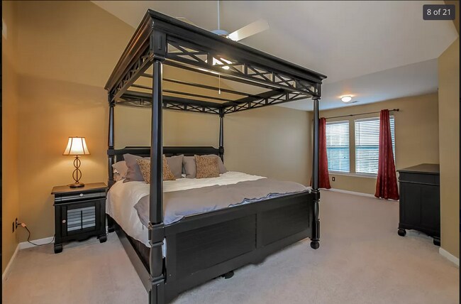 Building Photo - Gorgeous 2 bed townhome in beautiful Franklin