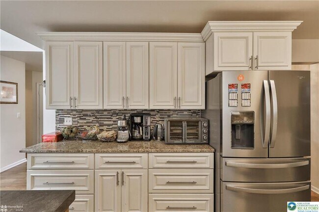 Building Photo - 204 Ridings Cir