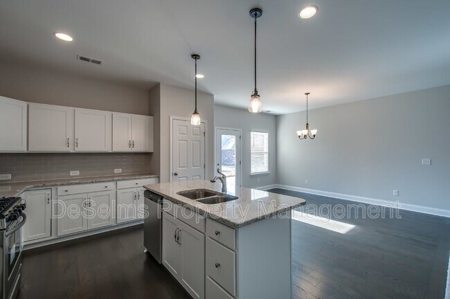 Building Photo - 1529 Holton Rd