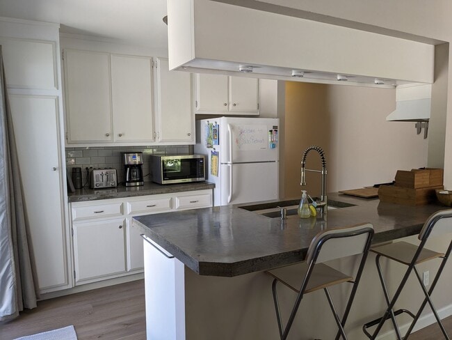 Building Photo - Cozy Carmel Valley Village House Fully Furnished