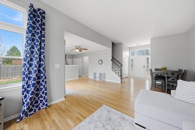 Building Photo - 2211 Carpenter Ave