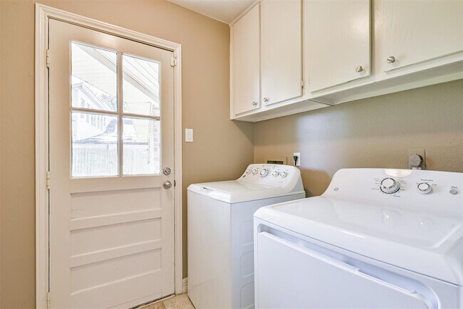 Building Photo - 4703 Ironwood Dr