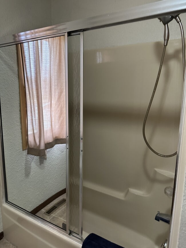 Building Photo - 2427 Mallard Dr